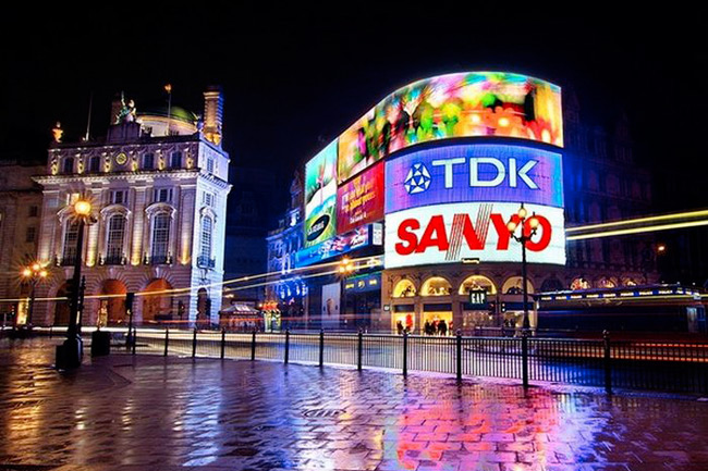 Любовь — главная новость на Пикадилли