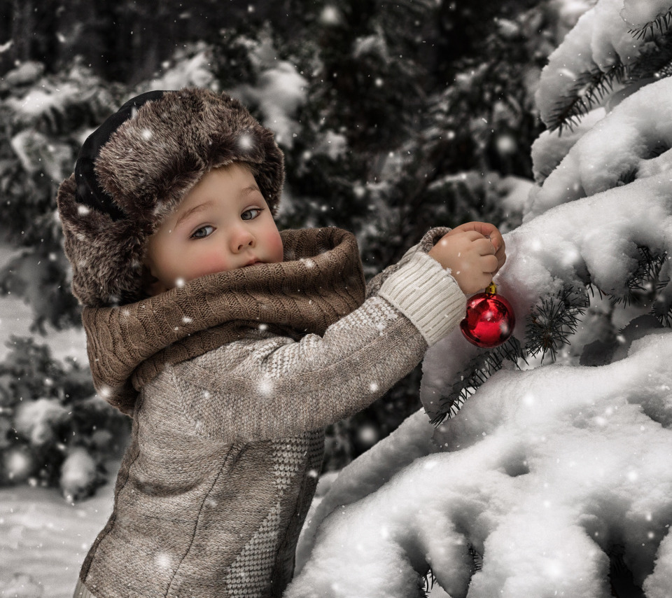 По улицам ночного города неторопливо брел Старый Год