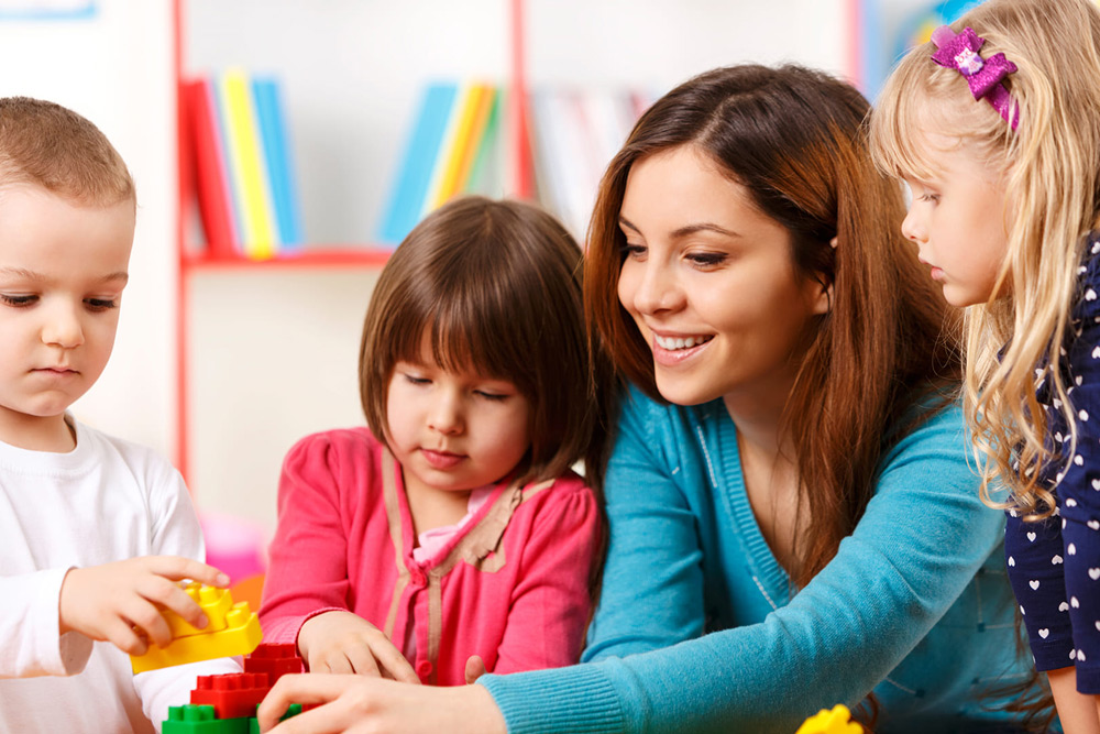 Как поздравить воспитателя с Днем дошкольного работника