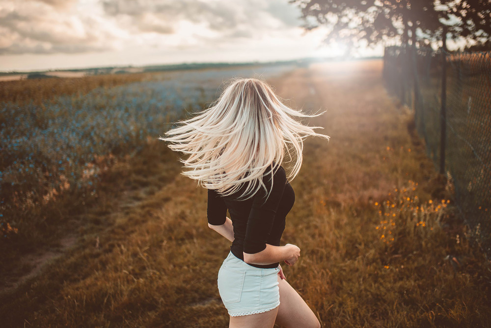 Улыбайся, слышишь? Не грусти