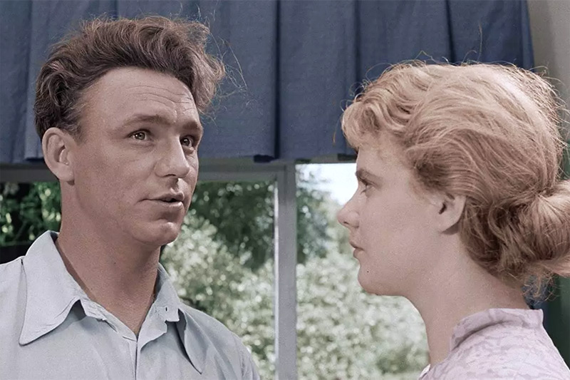 Фильм о школе и любви Весна на Заречной улице