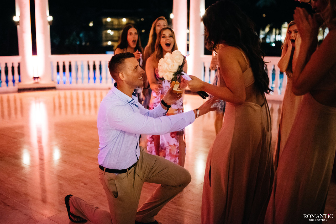 Предложение руки и сердца на свадьбе