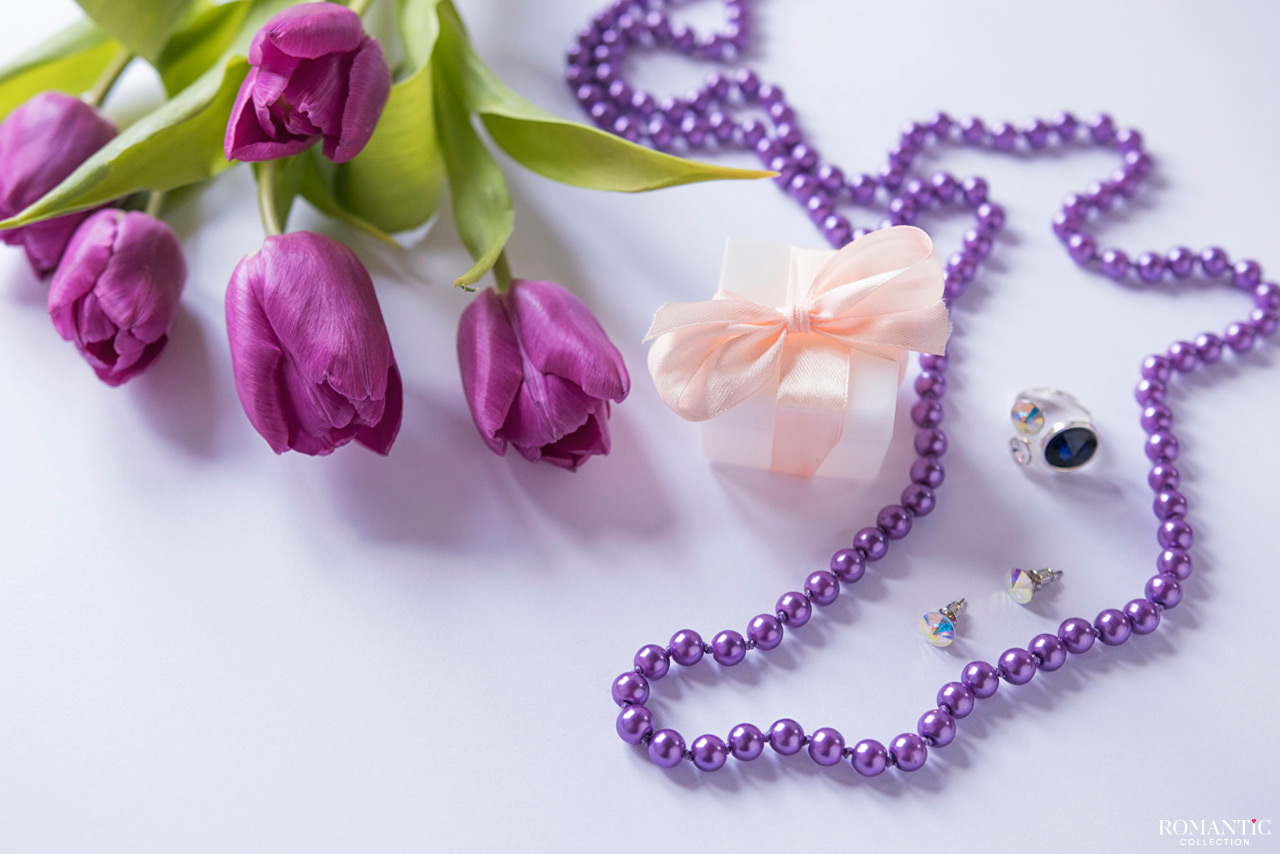 Ювелирное украшение на 8 Марта