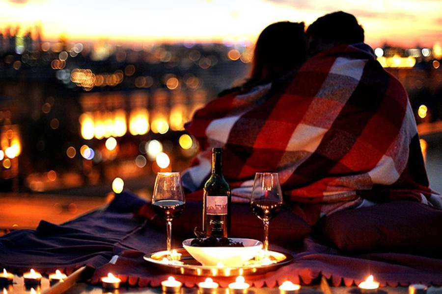 Устроить романтический ужин при свечах