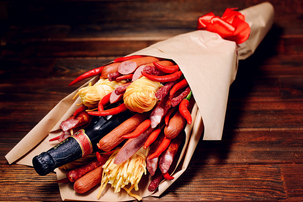 Мужские букеты из колбасы и сыра