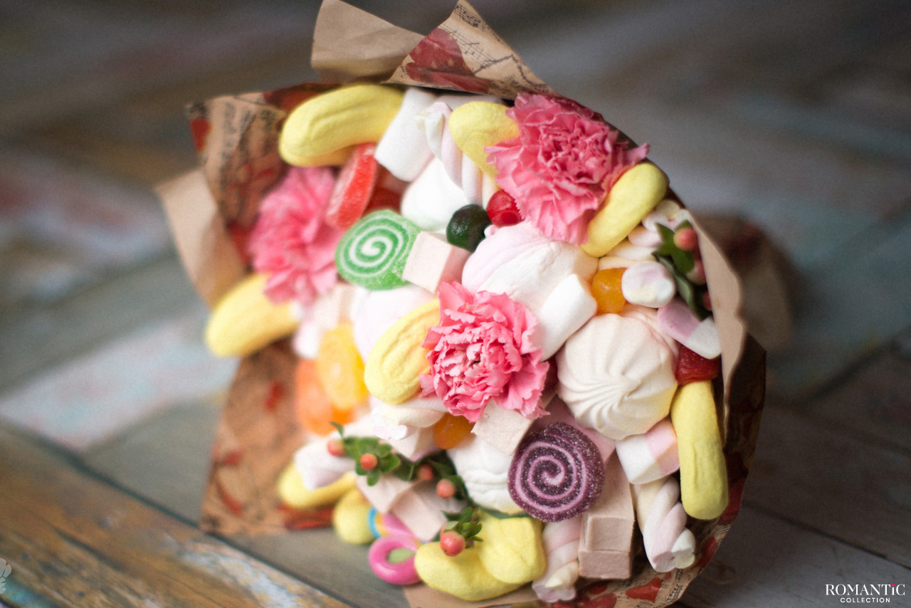 Букет из конфет и мармелада на День рождения
