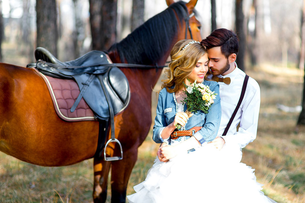 Где устроить прогулку верхом на лошадях?