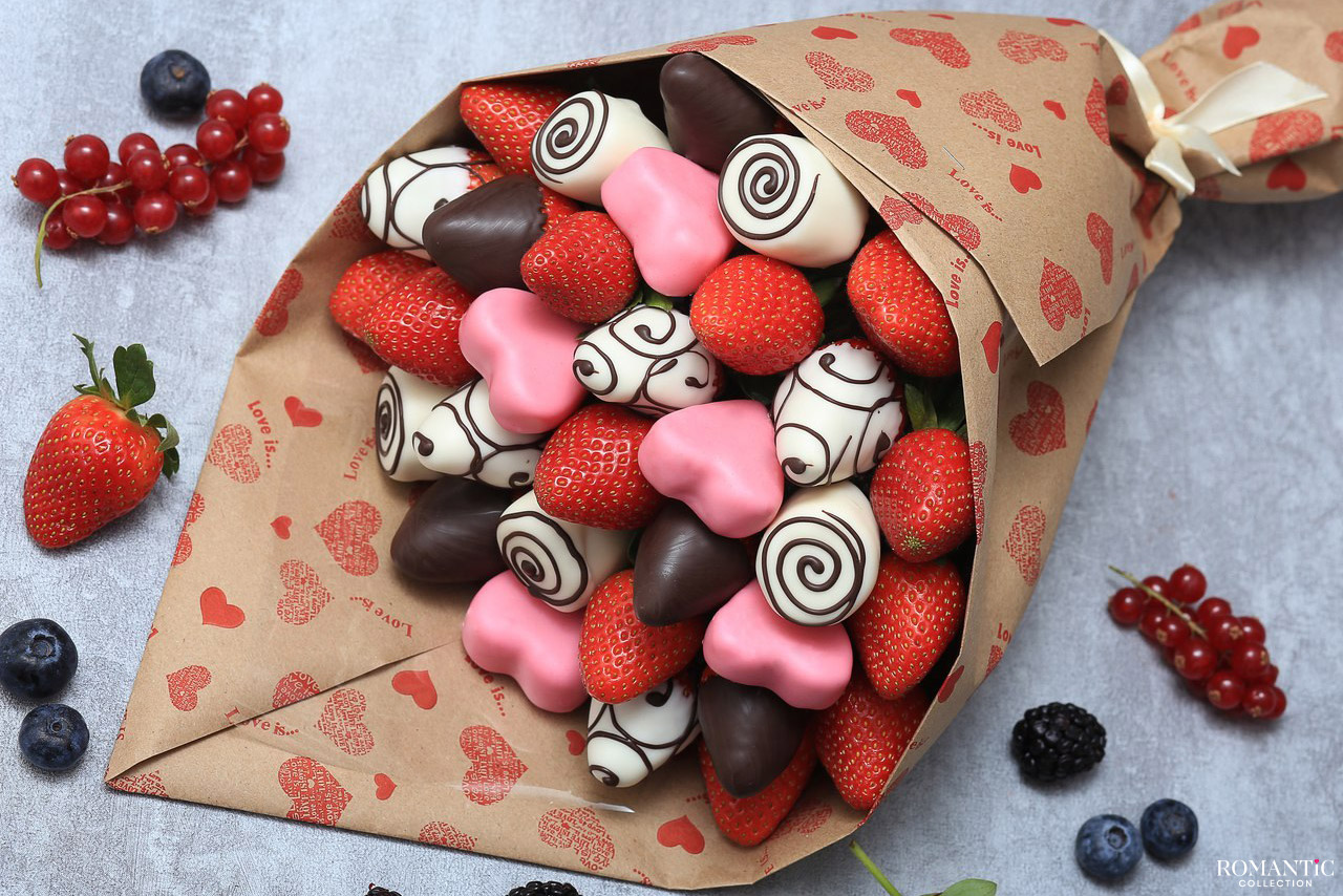 Фруктовые букеты в подарочной бумаге