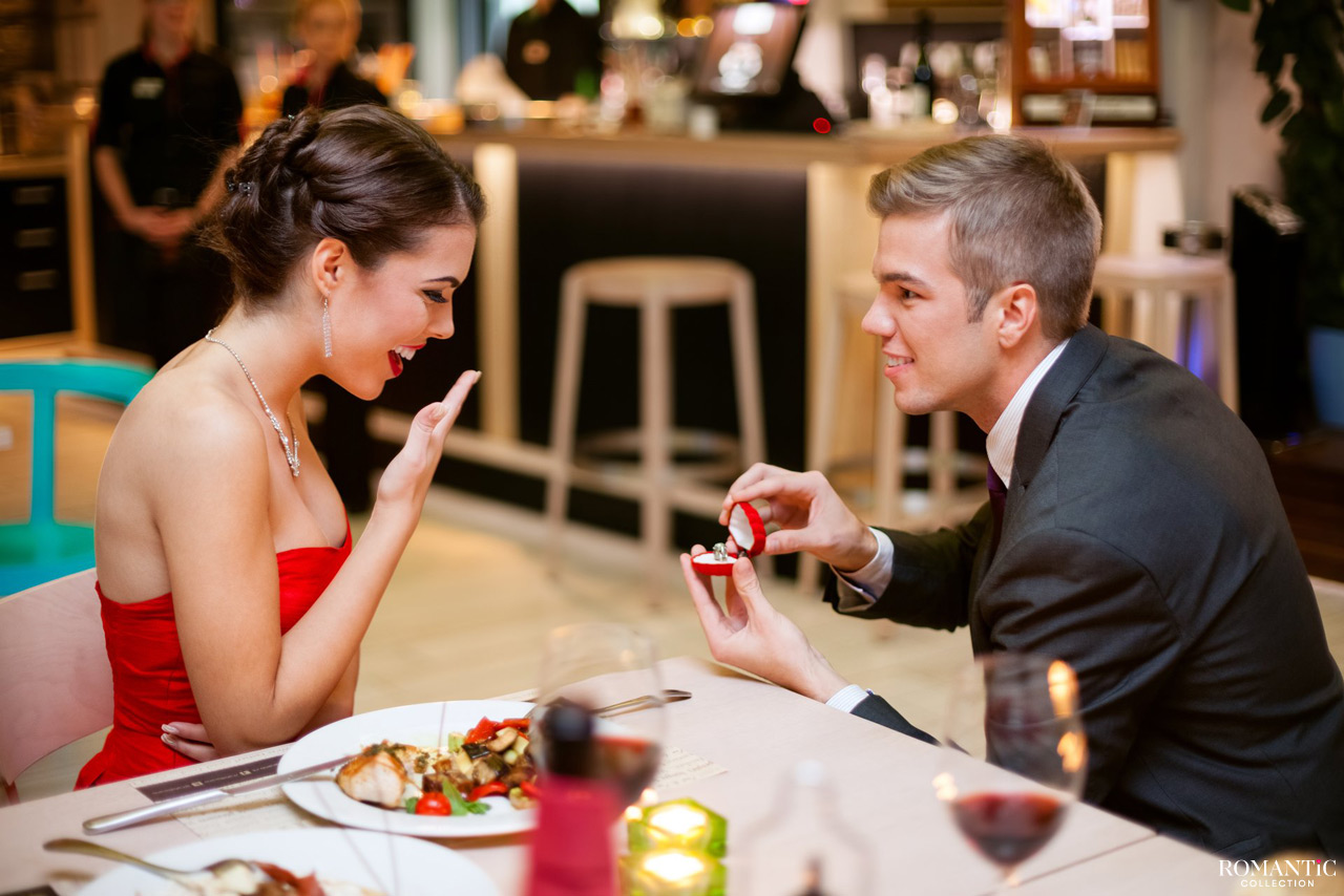 Предложение руки и сердца в ресторане