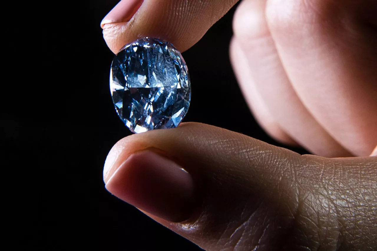 Трещина в алмазе