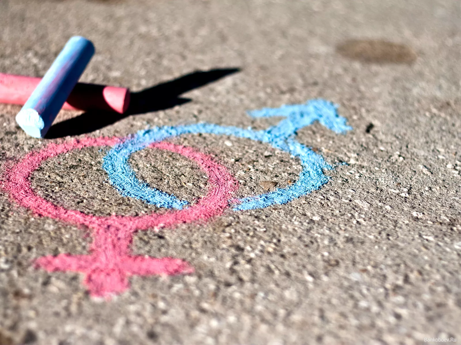 Любовь мелками на асфальте