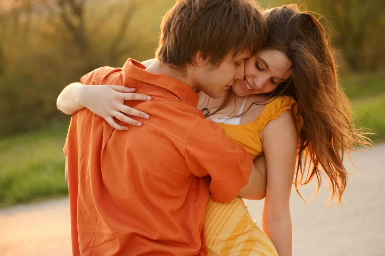 Нежные объятия