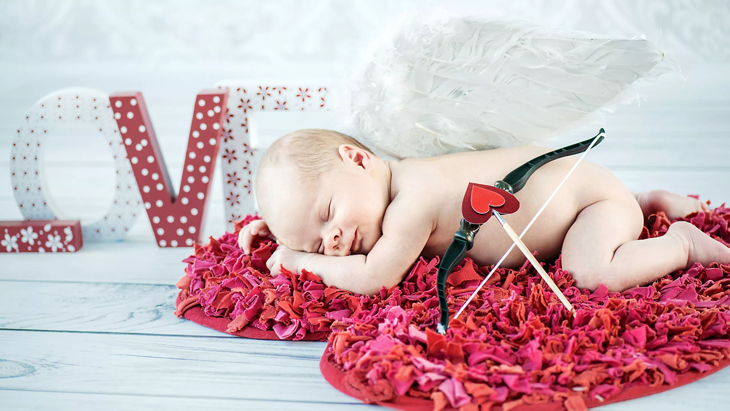 Малыш Купидон