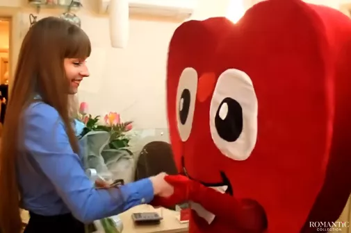 Видео: Сердце-курьер растопит сердце вашей любимой