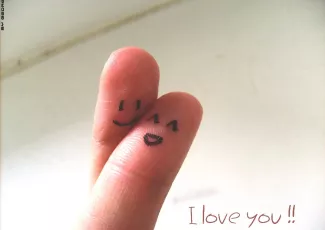 Обои о любви: Влюблённые пальчики