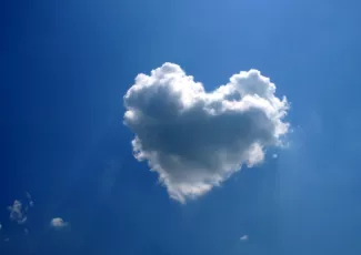 Обои о любви: Сердце из облака