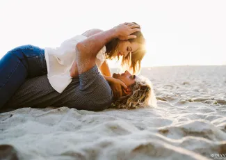 20 женственных жестов: он почувствует себя особенным