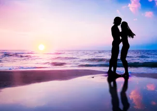 Любить живого человека