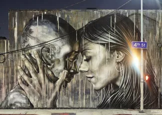 Когда даже стены говорят о любви