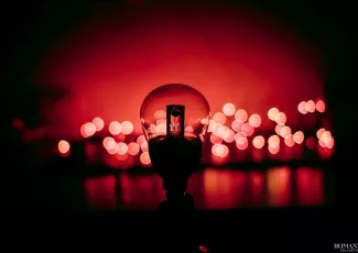 Выключатель и Лампочка