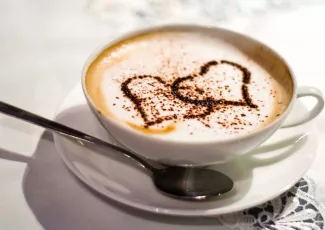 Обои о любви: Сердца на капучино