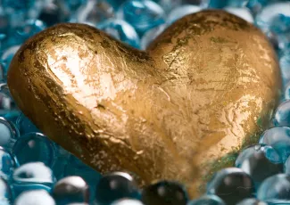 Обои о любви: Золотое сердце