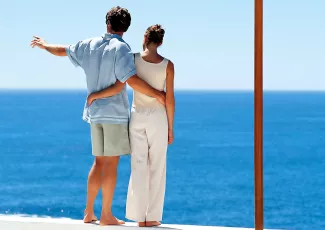 Обои о любви: Влюбленные на берегу моря