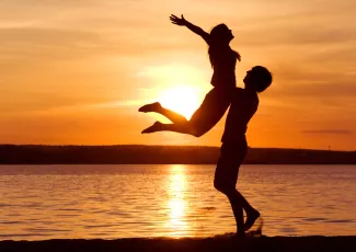 Обои о любви: Двое на закате