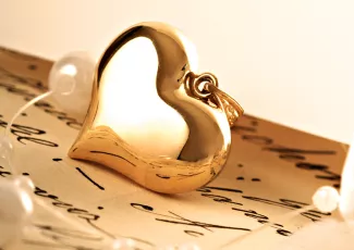 Обои о любви: Золотое сердце