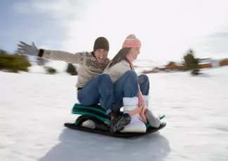 Обои о любви: Влюбленные на санях