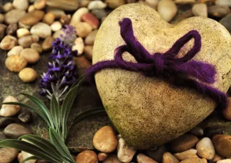 Обои о любви: Сердце из камня