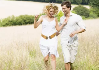 Обои о любви: Влюбленные во ржи