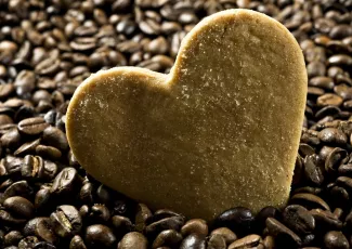Обои о любви: Сердце в кофейных зернах