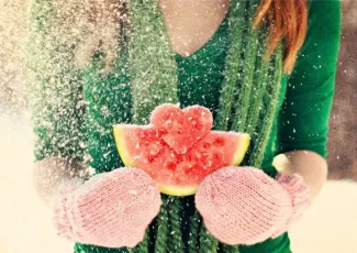 Обои о любви: Зимний арбуз